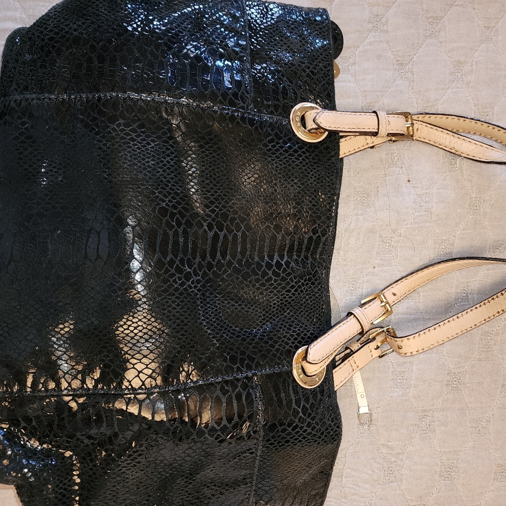 MICHAEL KORS BLACK SNAKESKIN PRINT BAG